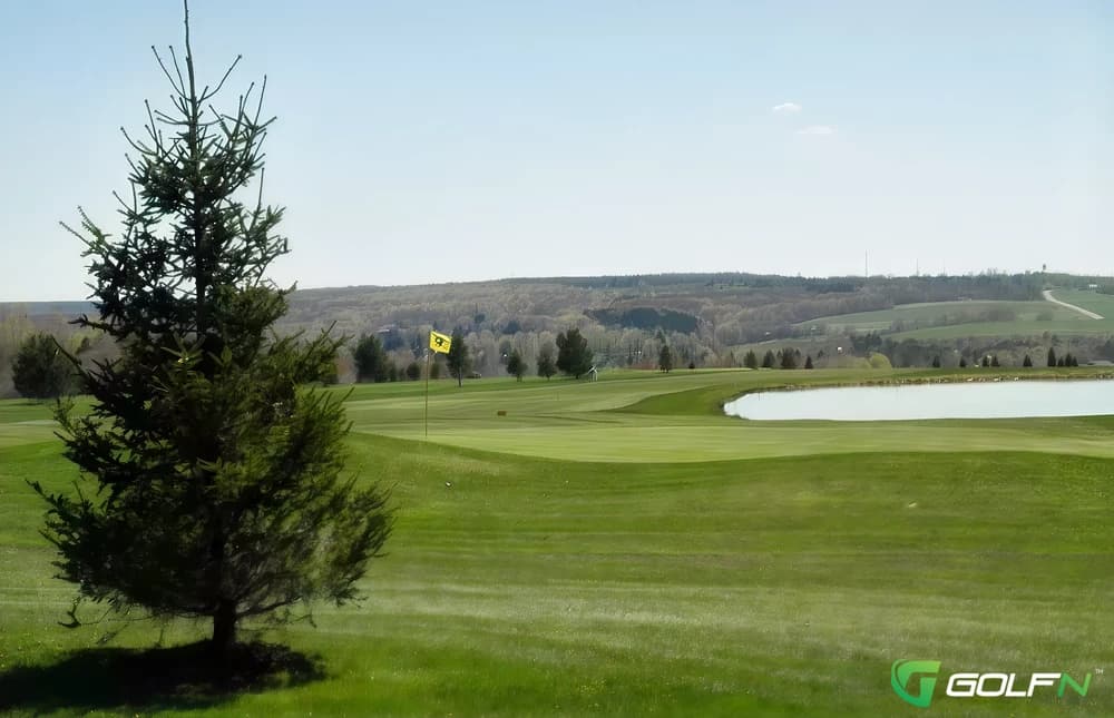 Spruce Ridge Golf Course in Dowagiac, Michigan — public, 18-hole golf course, designed by Robert Hemmingway