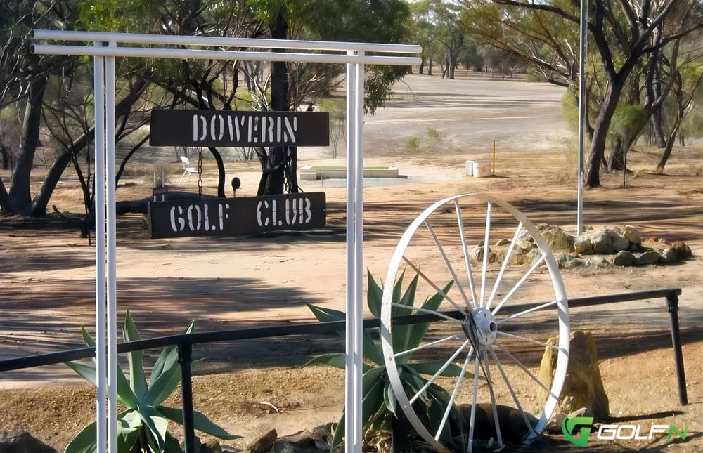 Dowerin Golf Club in Dowerin, Western Australia β public, 18-hole golf course