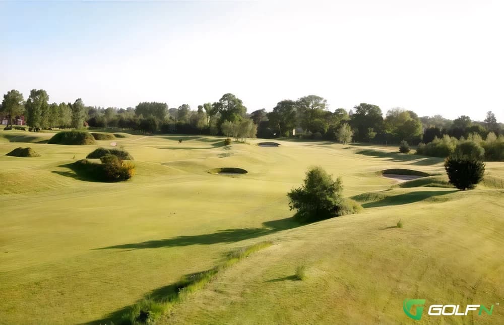 Sand Martins Golf Club in Wokingham, England — semi-private, 18-hole golf course, designed by Jonathan Gaunt (1993)