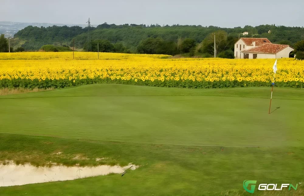 L'America - Intl 2000 Club De Golf in St-Bernard-De-Lacolle, Quebec — public, 27-hole golf course