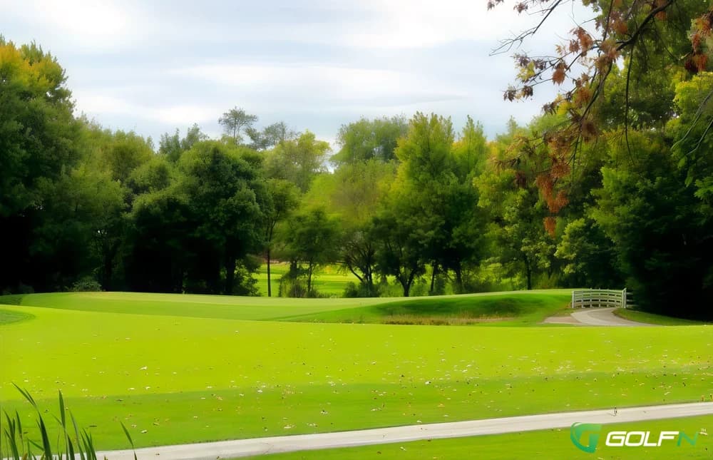 Crestwicke Country Club in Bloomington, Illinois — private, 18-hole golf course, designed by Larry Packard (1969)
