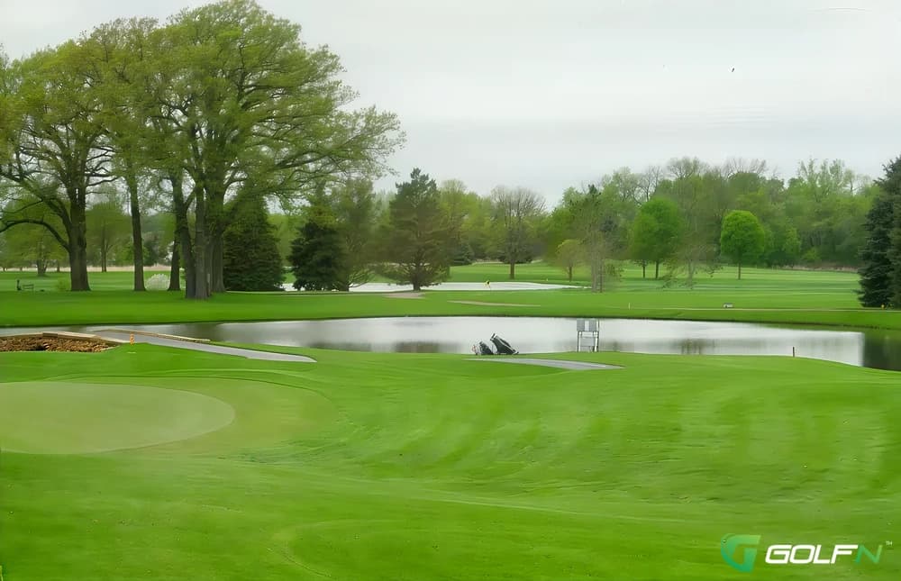 9 - Medina Golf & Country Club in Medina, Minnesota — private, 6-hole golf course