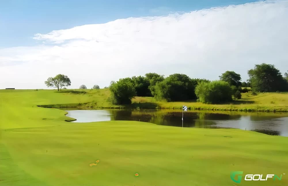 Chapel Creek - Shawnee Golf & Country Club in Shawnee Mission, Kansas — semi-private, 27-hole golf course, designed by Lyndy Lindsey (2002)