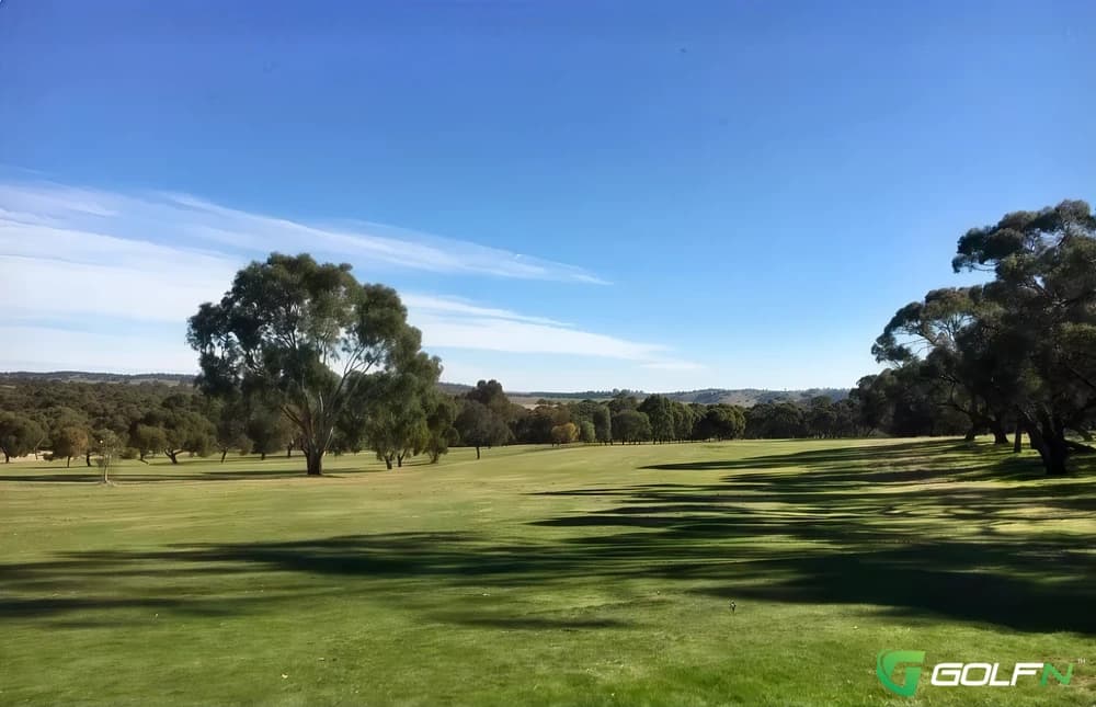 Riverton Golf Club in Riverton, South Australia β public, 9-hole golf course