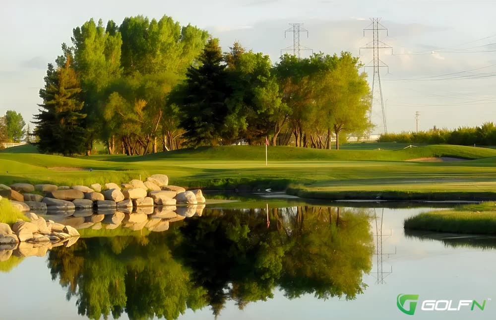 Hills/Creek-Heatherglen Golf Course in Rocky View, Alberta — public, 18-hole golf course