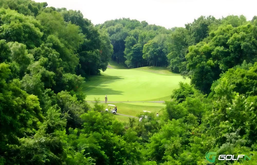 Lick Creek Golf Course in Pekin, Illinois — public, 18-hole golf course, designed by Larry Packard (1976)