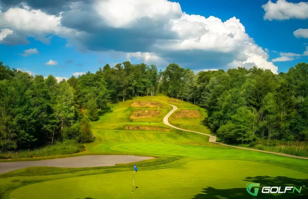 Golf Deerhaven Course in Arundel, Quebec — public, 9-hole golf course, designed by Tom Clark (2003)
