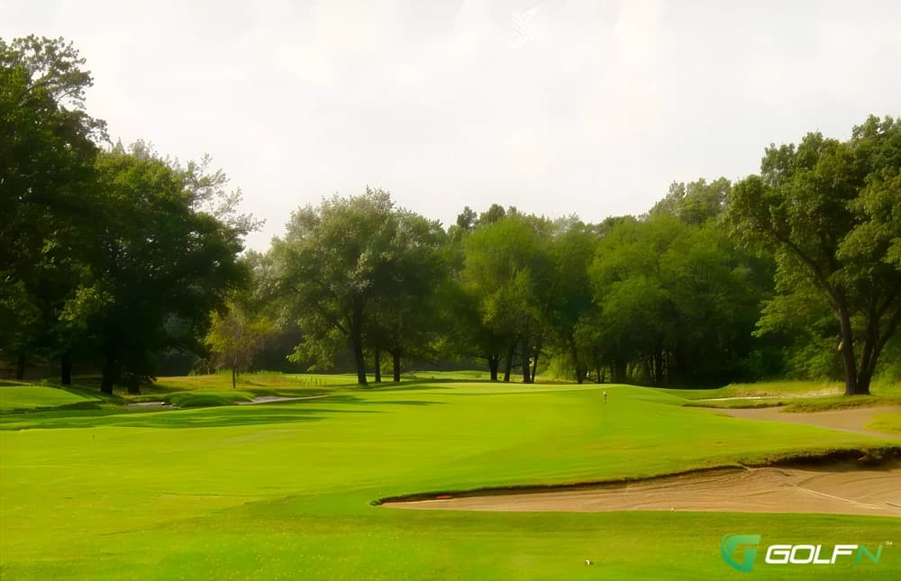 Port Huron Golf Club in Port Huron, Michigan — private, 18-hole golf course, designed by Harsten Barnum