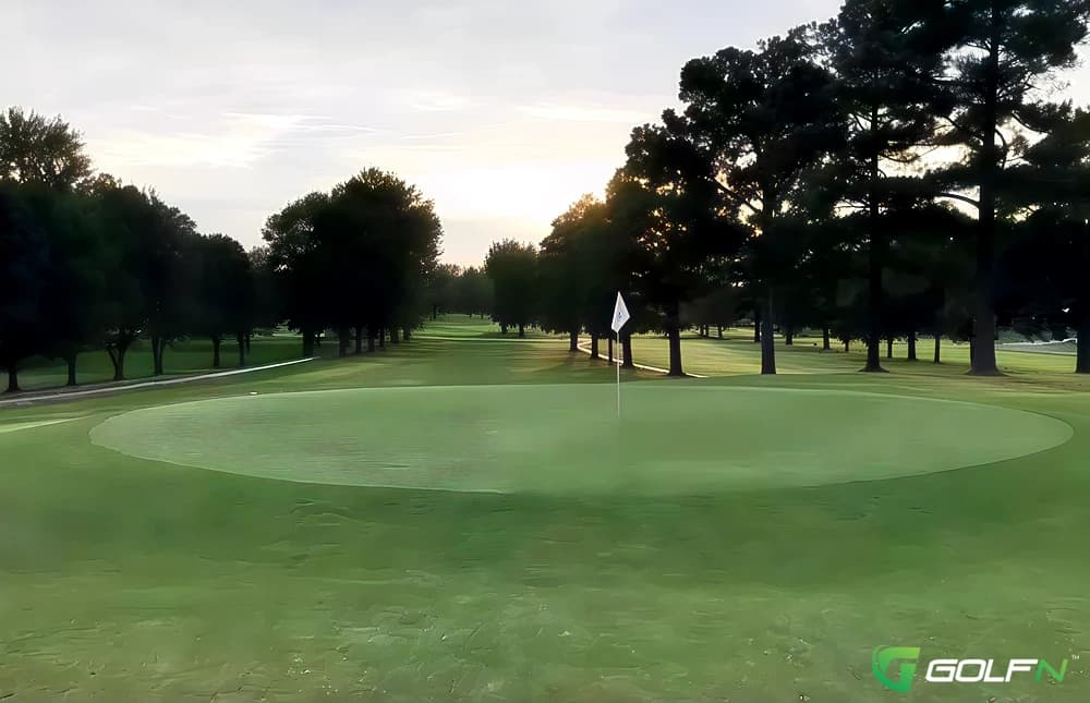 Fox Hills Country Club in Paragould, Arkansas — semi-private, 18-hole golf course