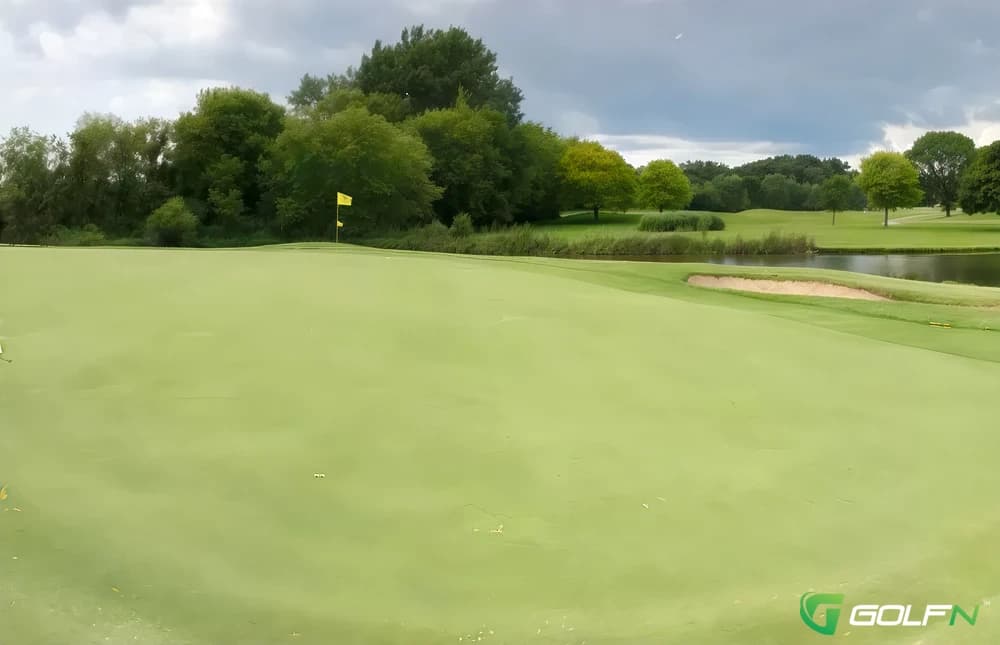 Streamwood Oaks Golf Club in Streamwood, Illinois — public, 9-hole golf course, designed by Bob Lohmann (1990)