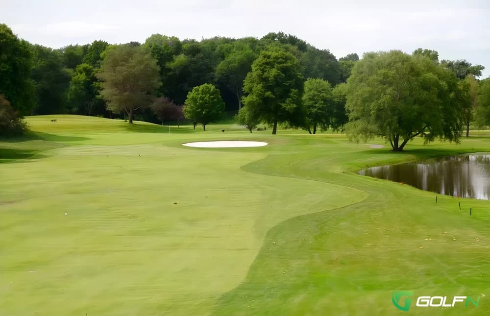 Dellwood Hills Golf Club in Dellwood, Minnesota — private, 18-hole golf course, designed by Don Herfort