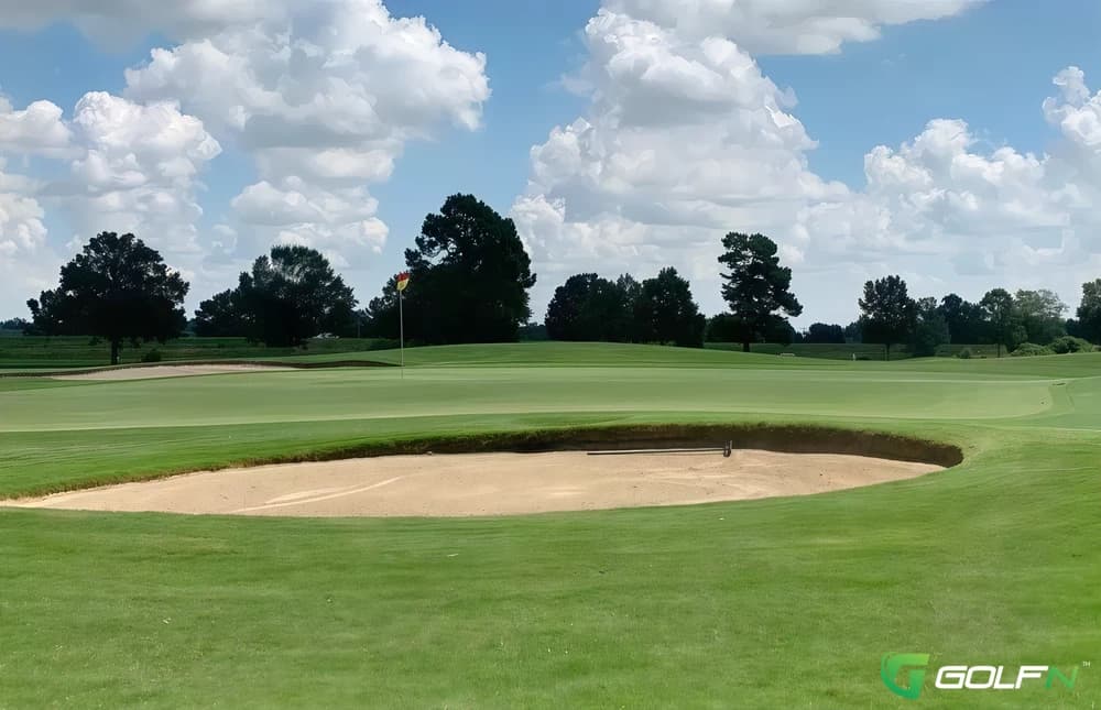 Newport Country Club in Newport, Arkansas — private, 18-hole golf course, designed by Ed Ault (1978)