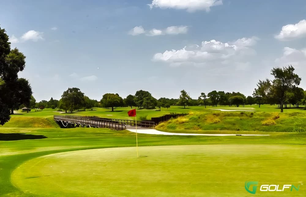 Wolf Corner - Hearthstone Country Club in Houston, Texas — private, 27-hole golf course, designed by Jay Riviere (1977)
