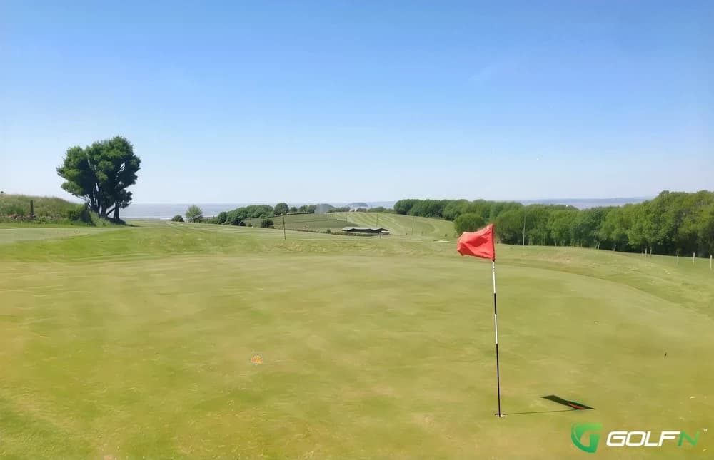 Bleadon Hill Golf Course in Bleadon, England — semi-private, 18-hole golf course