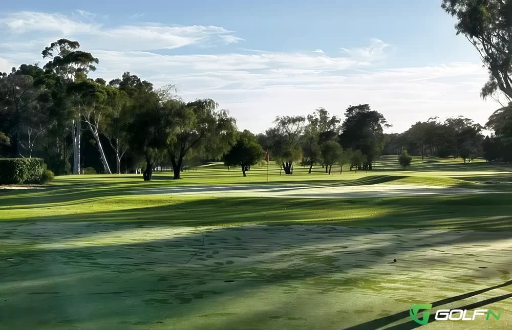St Georges Basin Country Club in Sanctuary Point, New South Wales β public, 18-hole golf course