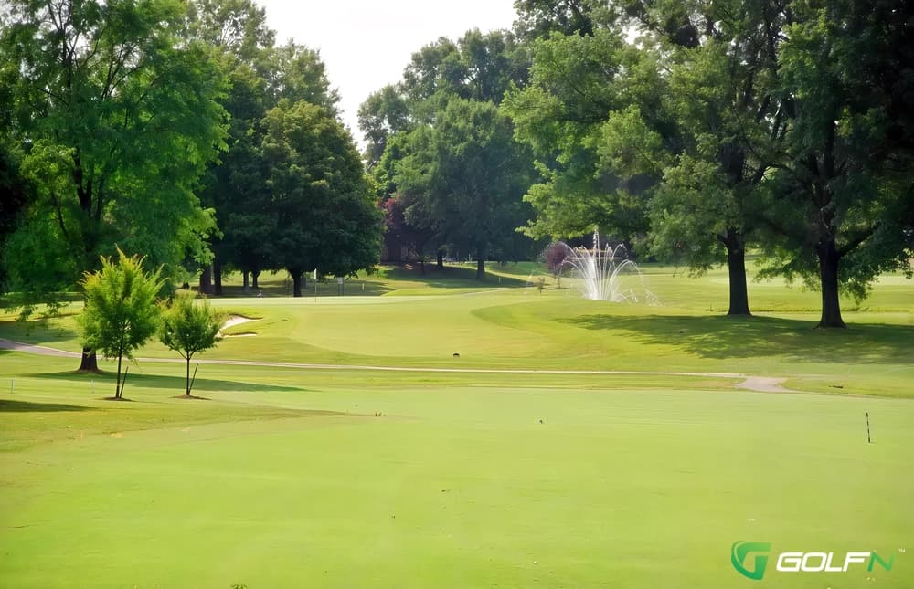 Elk Run Golf Club in Jeffersonville, Indiana — semi-private, 18-hole golf course, designed by Ben Wihry
