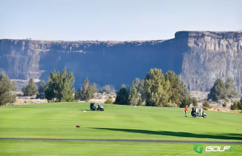Gerringong Golf Club in Gerringong, New South Wales β public, 18-hole golf course, designed by Gene Bunny Mason