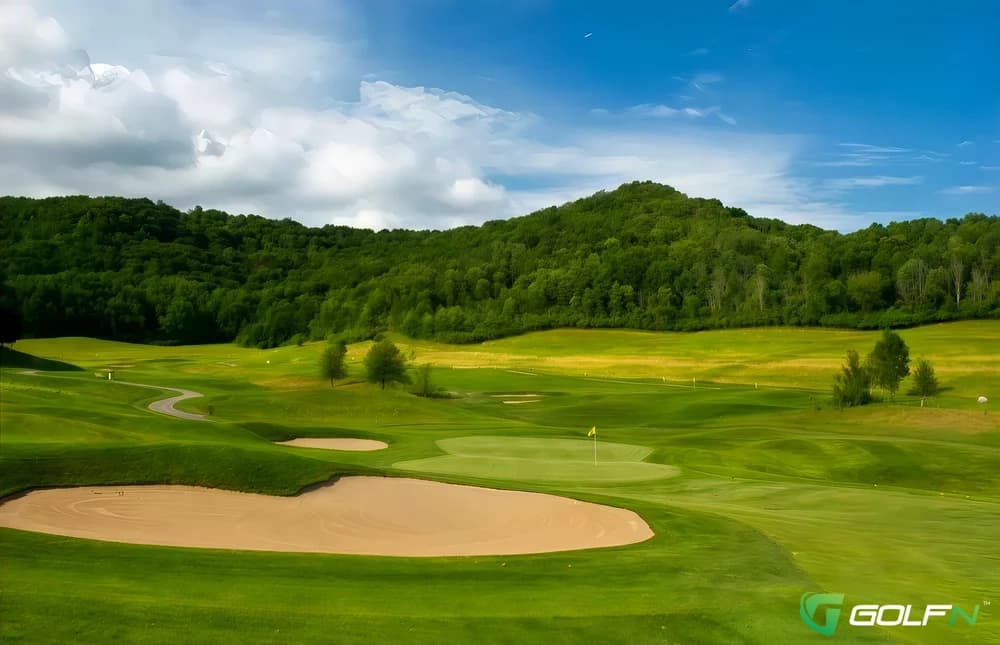 La Crosse Country Club in Onalaska, Wisconsin — private, 18-hole golf course, designed by Arthur Hills (1995)