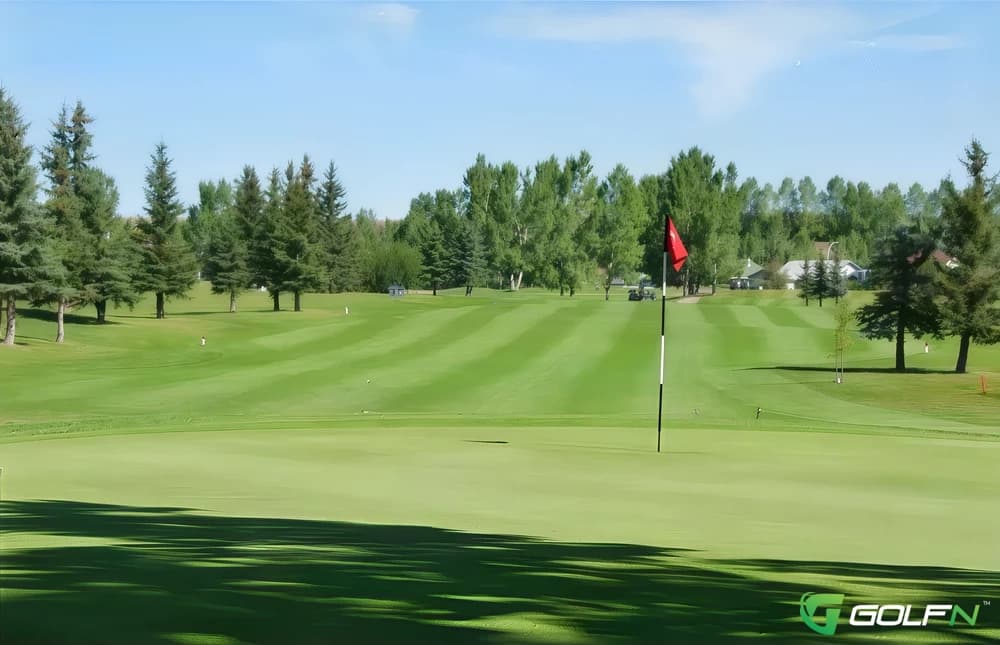 Cochrane Golf Club in Cochrane, Alberta — semi-private, 18-hole golf course
