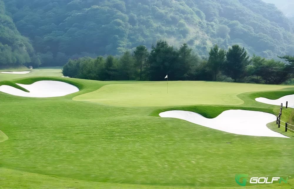 Green Right - Hansung Country Club in Yongin-si, Gyeonggido — private, 27-hole golf course, designed by Doug Carrick (1992)
