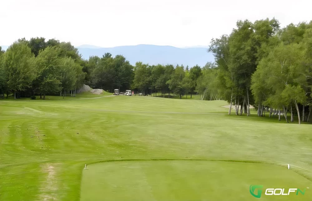 Par 3 - Club De Golf Monty in Saint-Nicéphore, Quebec — public, 27-hole golf course