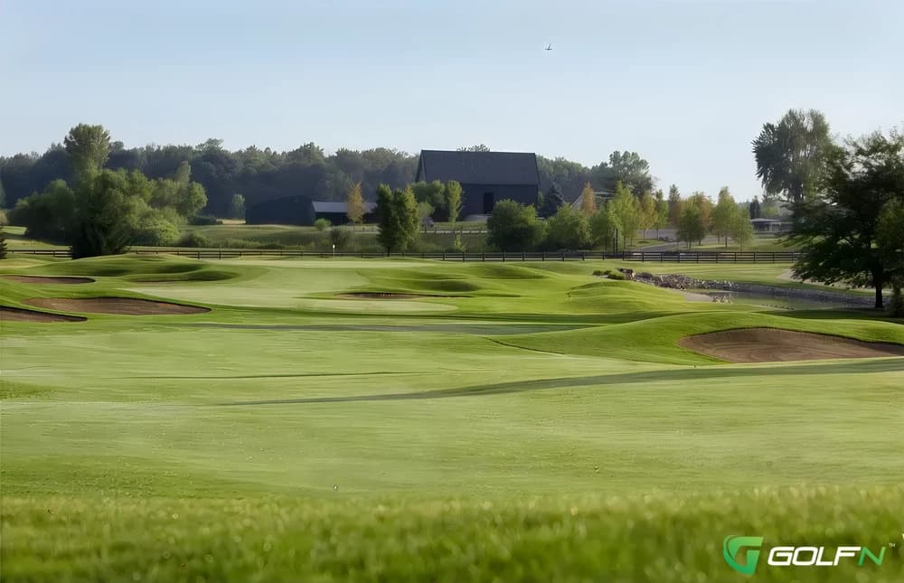 Wood Wind Golf Club in Westfield, Indiana — public, 18-hole golf course, designed by Gary Kern
(1972)