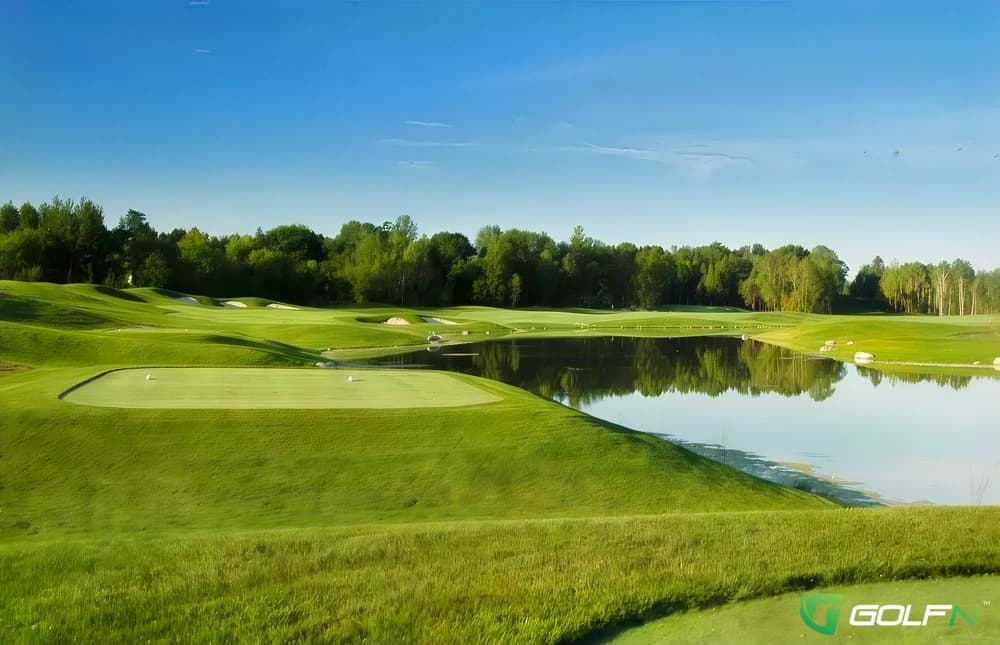 Redcrest Golf Club in King, Ontario — public, 18-hole golf course, designed by Kevin Holmes (2009)