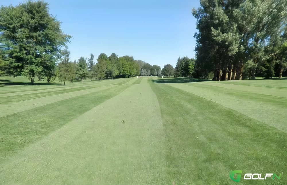 Dundee Country Club in New Dundee, Ontario — semi-private, 18-hole golf course