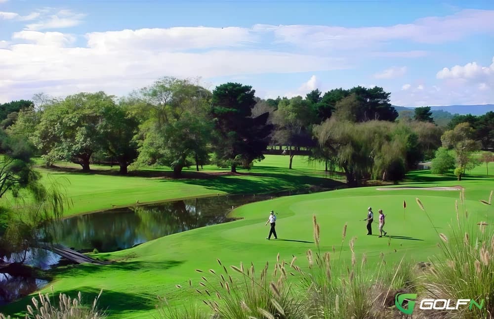 Kiama Golf Club in Kiama Downs, New South Wales β semi-private, 18-hole golf course