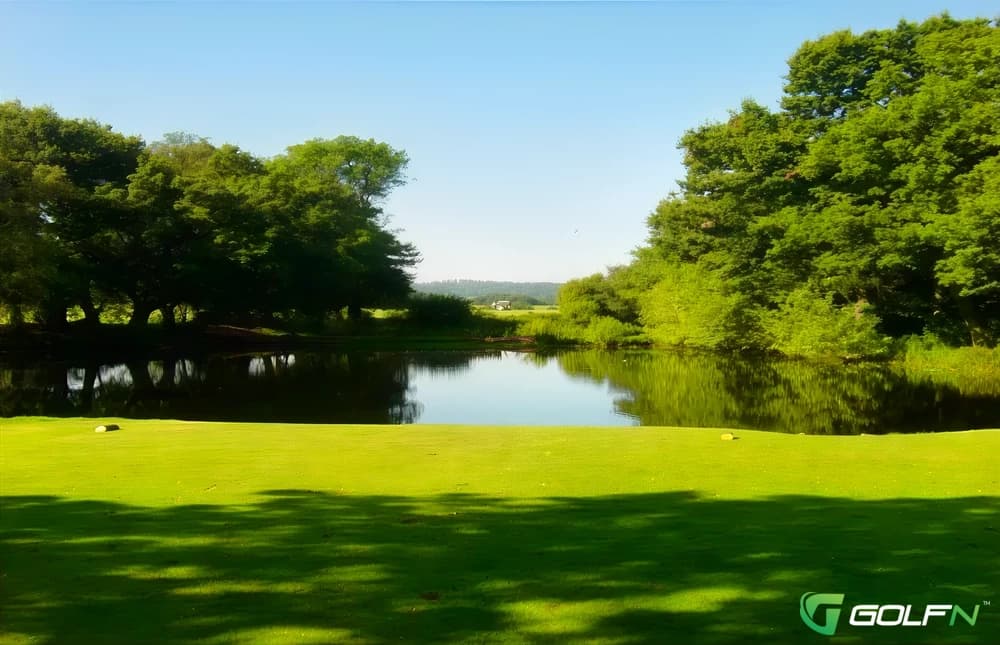 Hawkesyard Estate Golf Course in Armitage, England — resort, 18-hole golf course