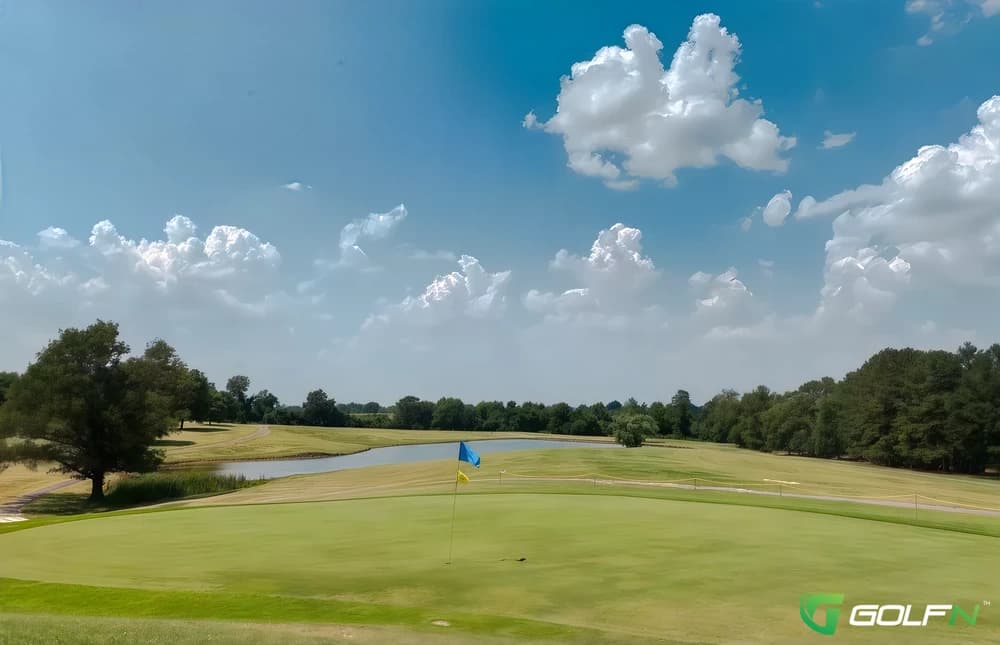 Oakview Links in Newbern, Tennessee — semi-private, 9-hole golf course