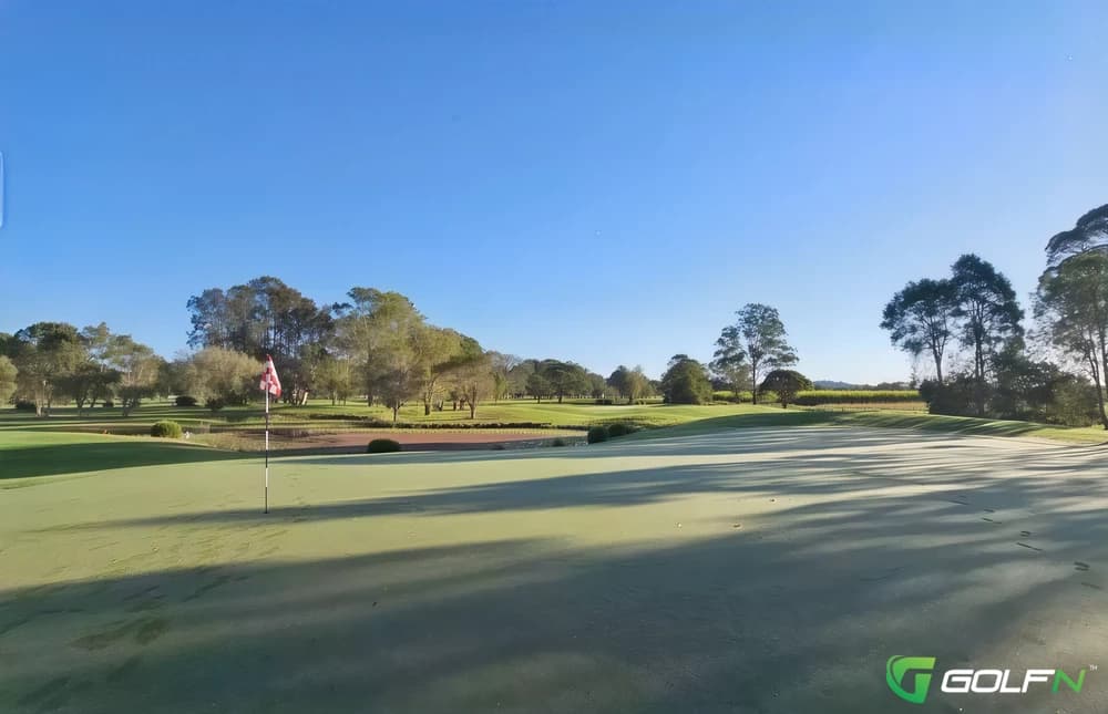Mullumbimby Golf Club in Mullumbimby, New South Wales β private, 18-hole golf course