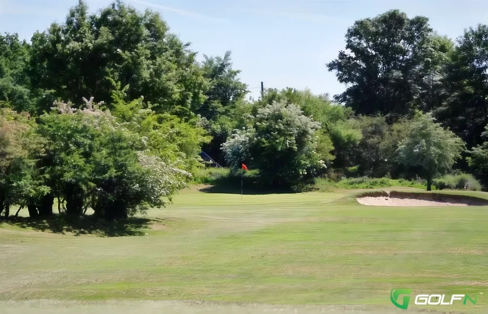 Mitcham Golf Club in Mitcham Junction, England — semi-private, 18-hole golf course, designed by Tom Dunn (1891)