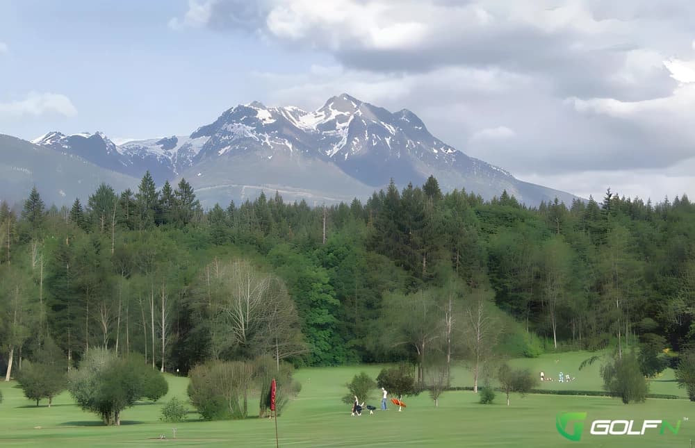 Hollies Executive Golf Course in Port Alberni, British Columbia — public, 9-hole golf course