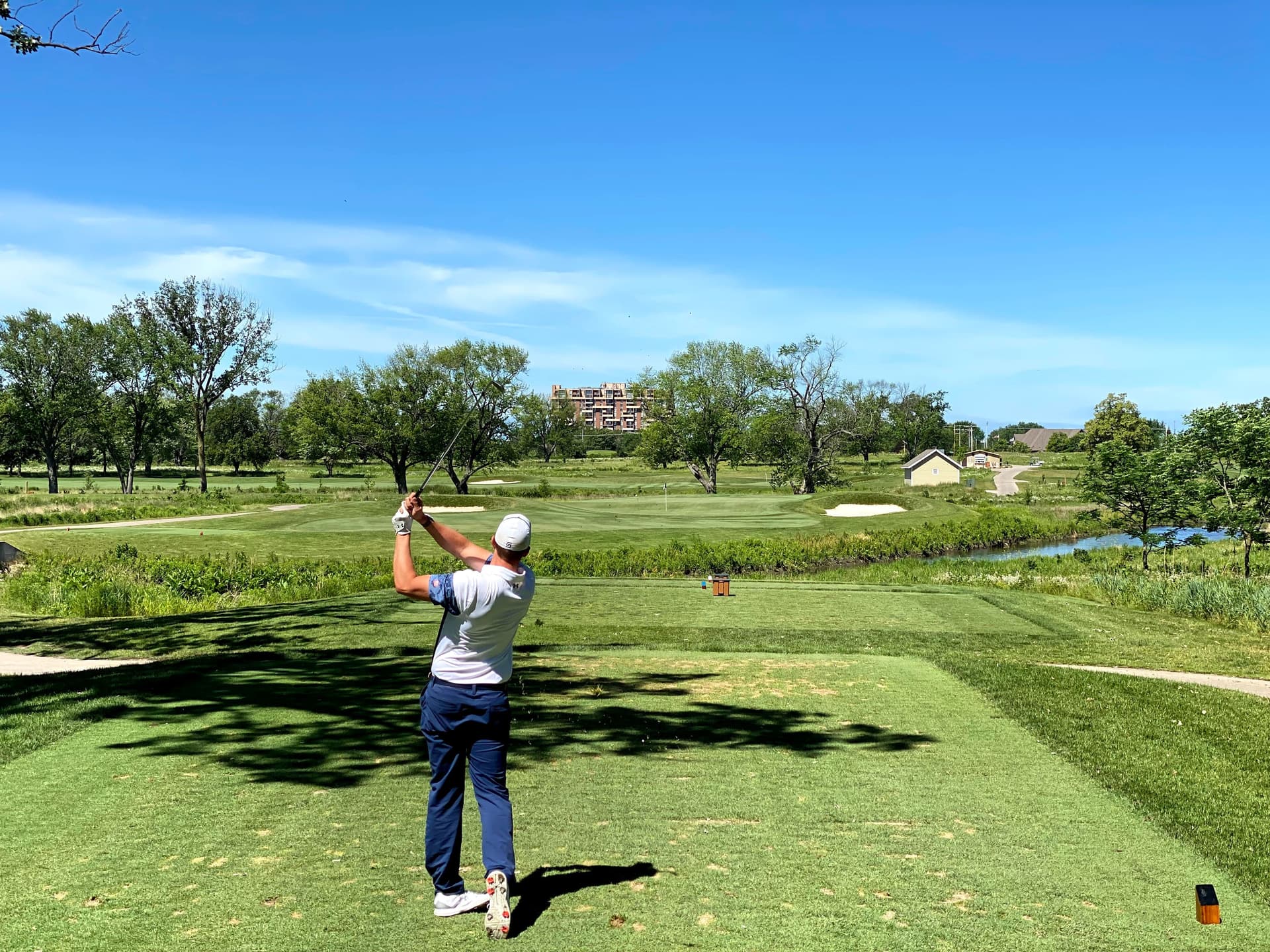 Golfer par-3 tee shot