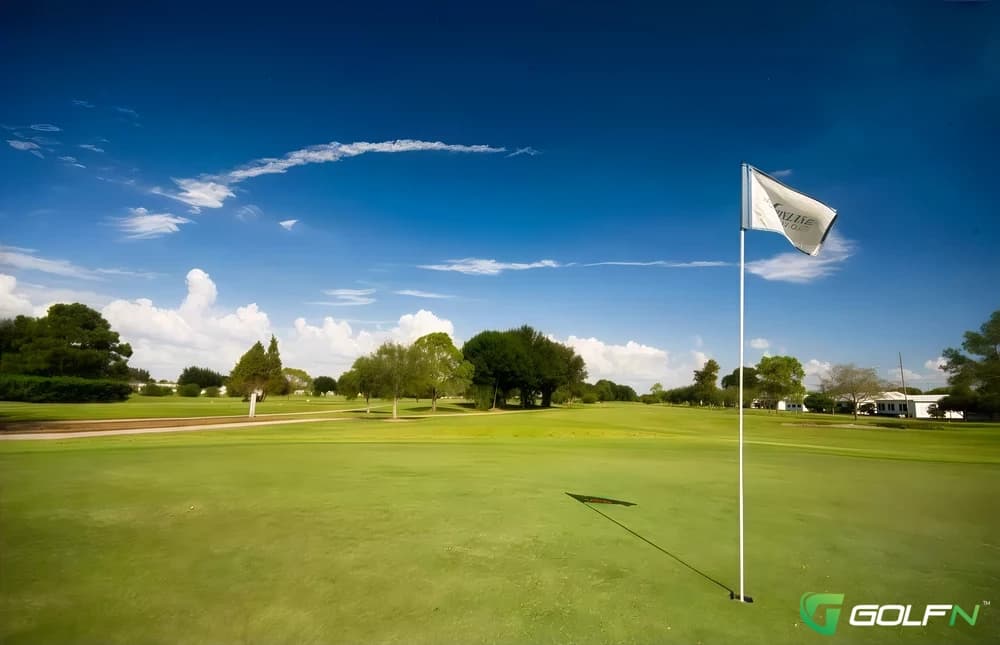 Mainlands Golf Club in Pinellas Park, Florida — semi-private, 18-hole golf course