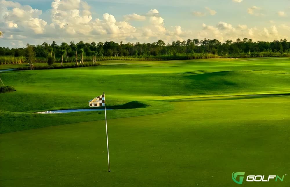 Esplanade Golf and Country Club in Lakewood Ranch, Florida — semi-private, 18-hole golf course, designed by Chris Wilczynski (2014)