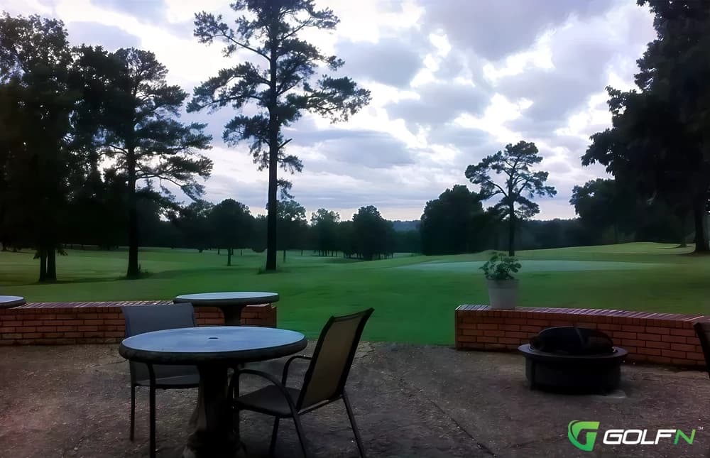 Silver Springs Country Club in Benton, Arkansas — private, 18-hole golf course