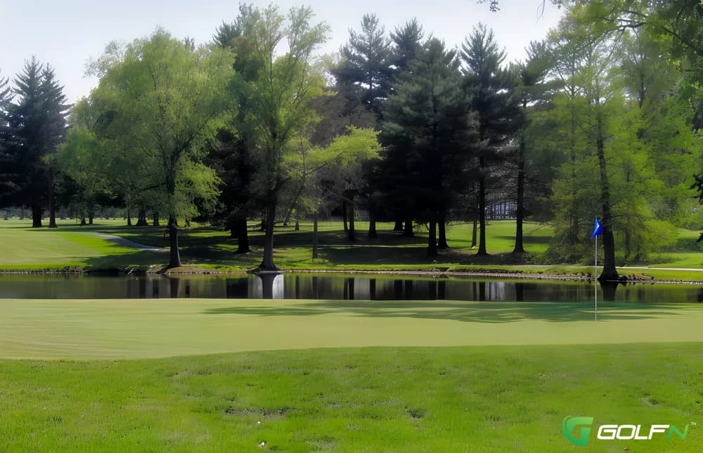 Salem Country Club in Salem, Illinois — semi-private, 18-hole golf course