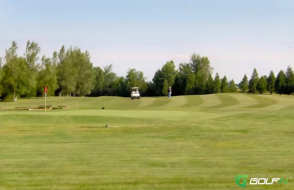 Sandy Row Golf Club in South Mountain, Ontario — semi-private, 18-hole golf course