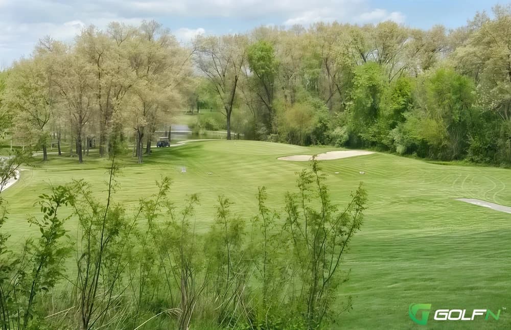 Silver Oaks Golf Course in Braidwood, Illinois — private, 9-hole golf course