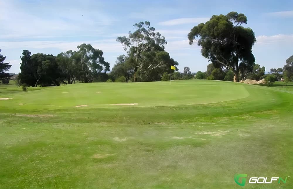 Craigieburn Public Golf Course in Craigieburn, Victoria β semi-private, 18-hole golf course