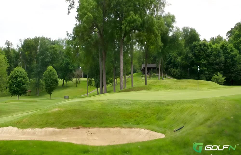 Delaware Country Club in Muncie, Indiana — private, 18-hole golf course, designed by Tim Liddy (2004)