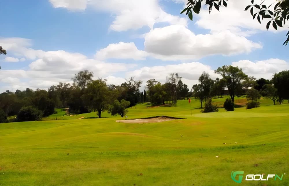 Sandy Gallop Golf Club in Ipswich, Queensland β semi-private, 18-hole golf course