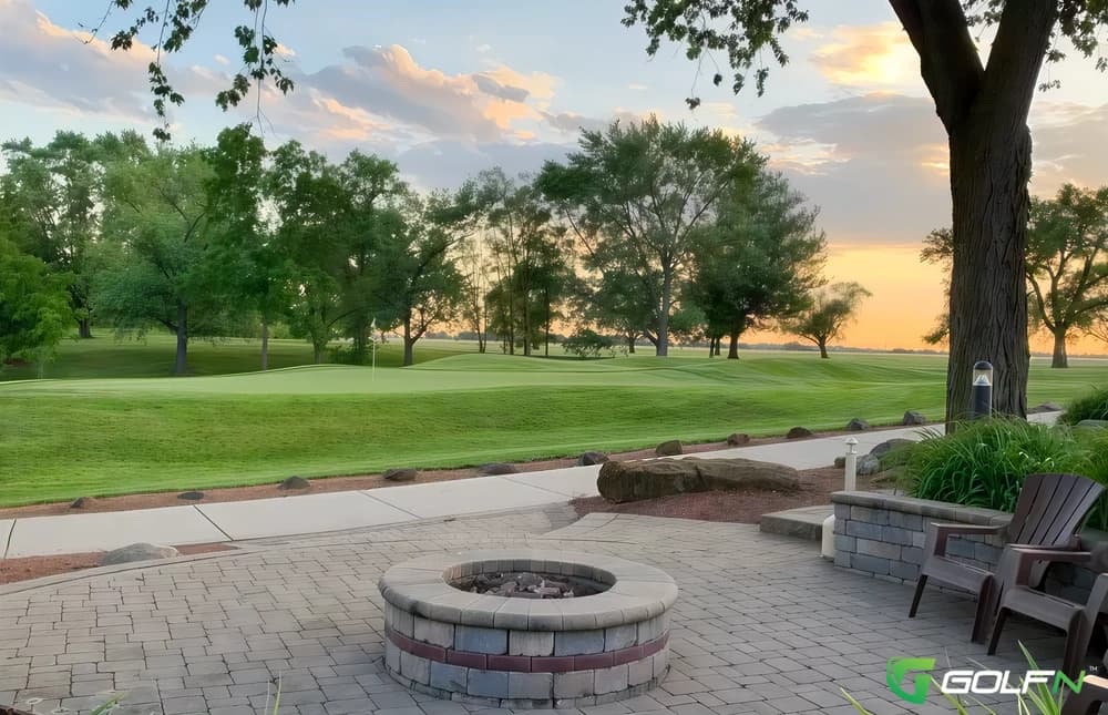 Morris Country Club in Morris, Illinois — private, 18-hole golf course, designed by John Darrah