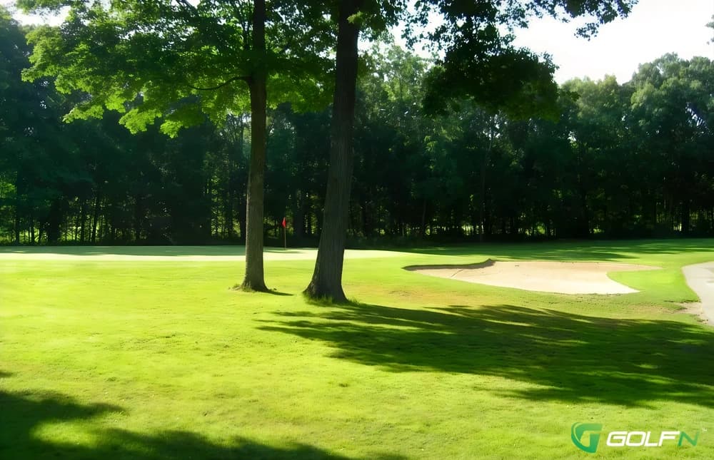 Wanaki Golf Course in Menomonee Falls, Wisconsin — public, 18-hole golf course, designed by Larry Packard