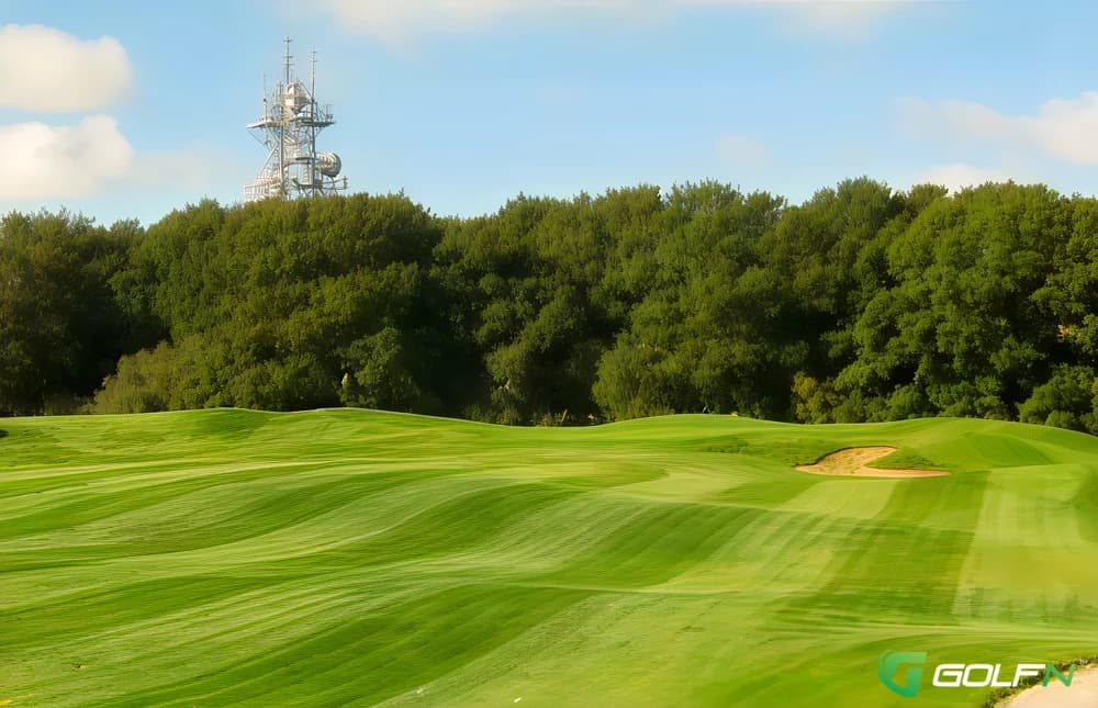 Academy Course-Caddington Golf Club in Caddington, England — 9-hole golf course, designed by Jonathan Gaunt (2017)