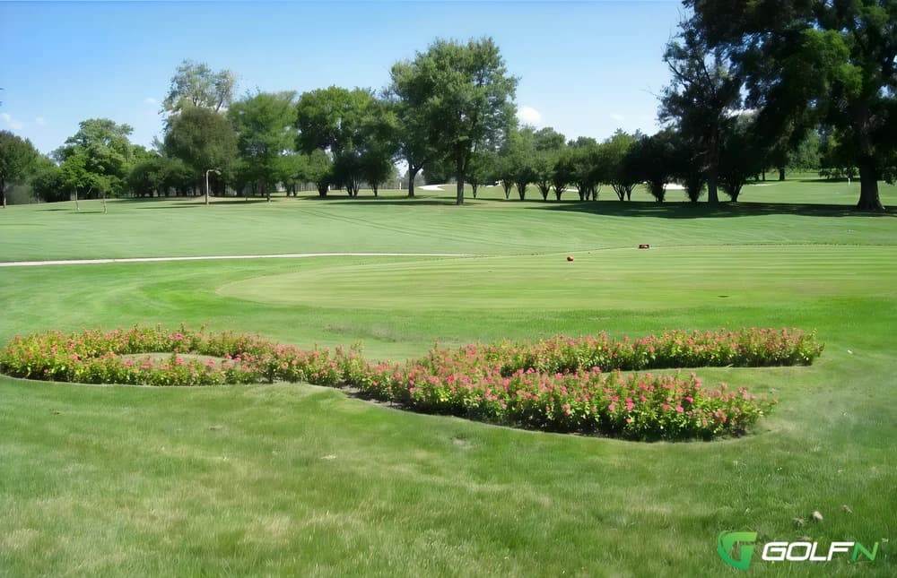 Flagg Creek Golf Course in Countryside, Illinois — public, 9-hole golf course, designed by Greg Martin (1993)