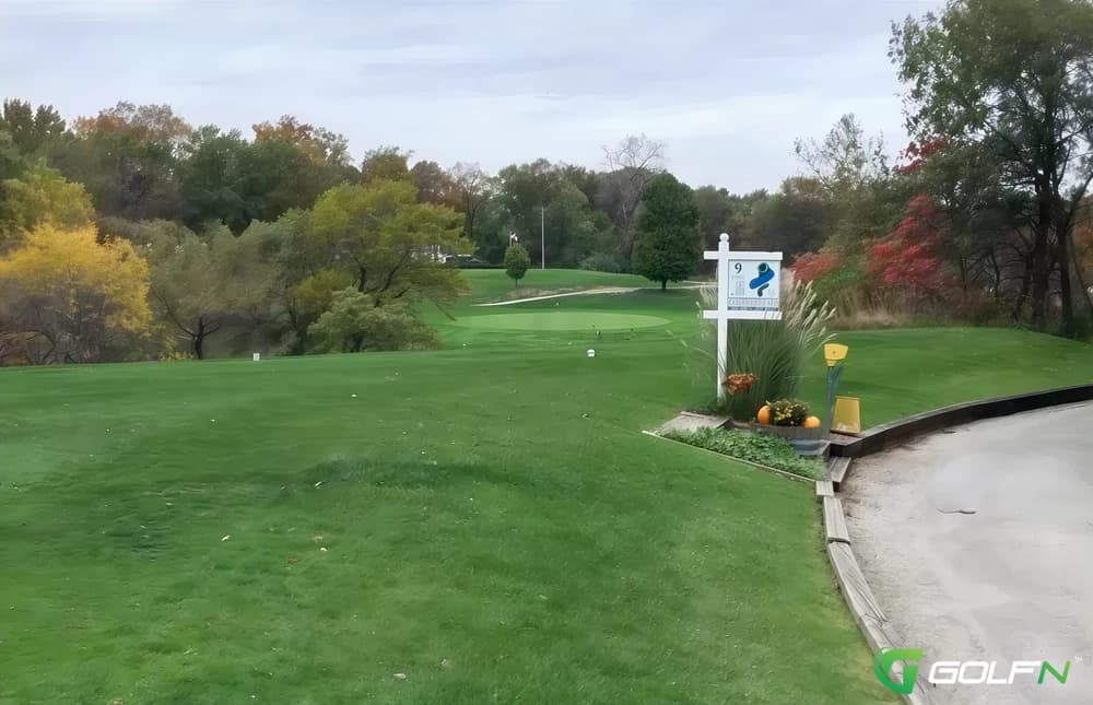 Hillsboro Country Club in Hillsboro, Illinois — private, 9-hole golf course, designed by Larry Packard (1974)