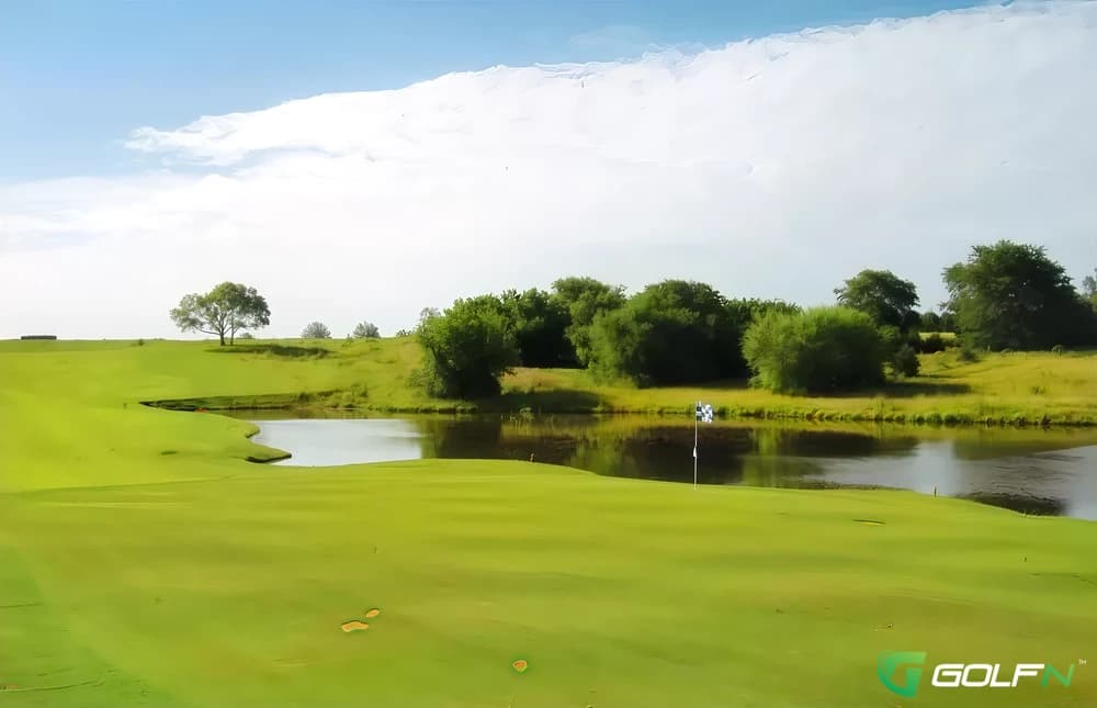 Heartland Hills - Shawnee Golf & Country Club in Shawnee Mission, Kansas — semi-private, 27-hole golf course, designed by Lyndy Lindsey (2002)